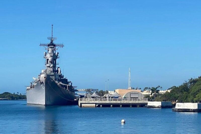 honolulu-pearl-harbor-uss-arizona-and-battleship-missouri