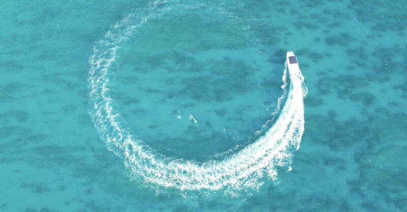 honolulu-private-waikiki-boat-cruises-for-up-to-6-people