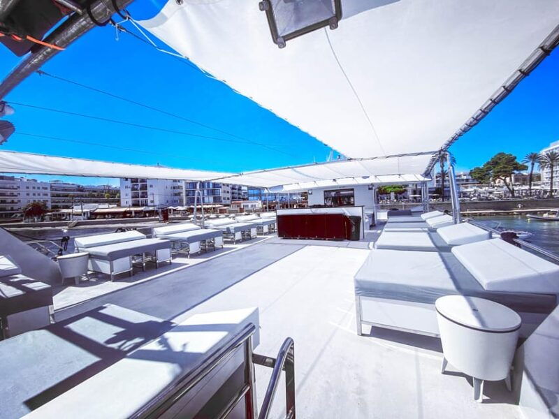 ibiza-premium-party-on-vip-catamaran-with-djs-and-disco-entrance