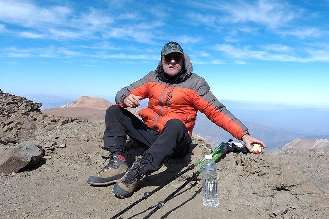 incredible-experience-in-the-andes-from-santiago-reaches-the-summit-of-4-954m