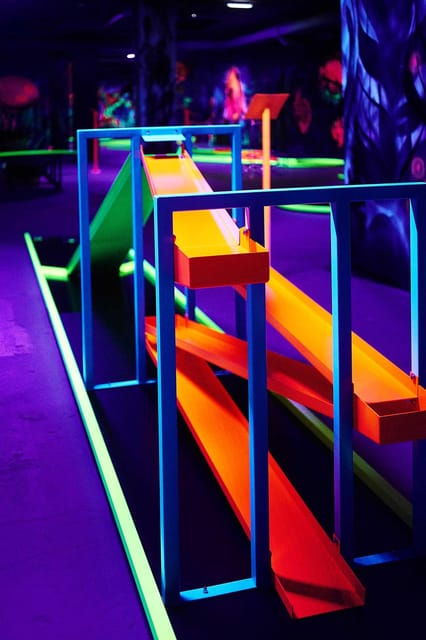innsbruck-3d-mini-golf-with-dazzling-light-effects