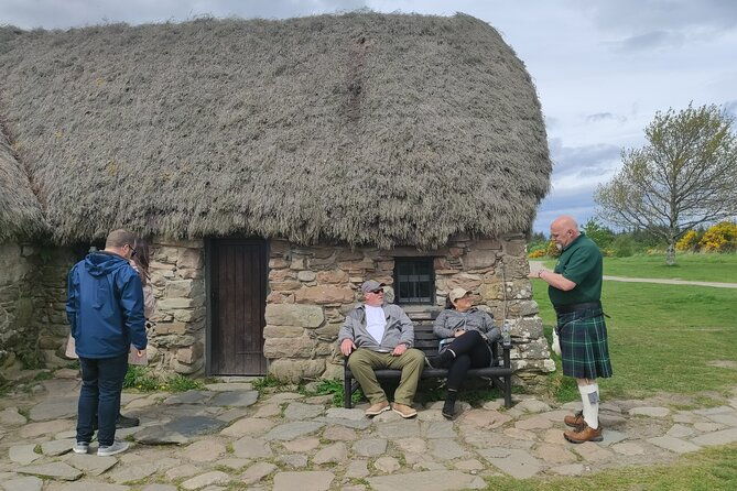 invergordon-shore-excursion-cawdor-castle-battlefield-clavacairns