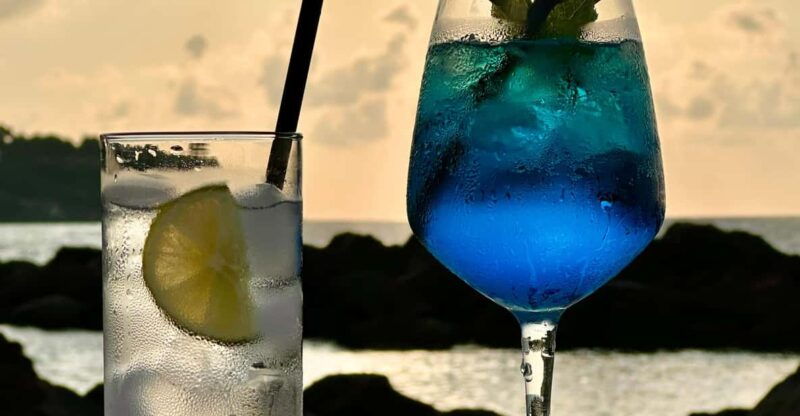 italian-aperitif-at-the-sunset-by-the-sea