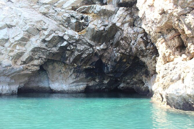 kayaking-along-the-algarve-coast