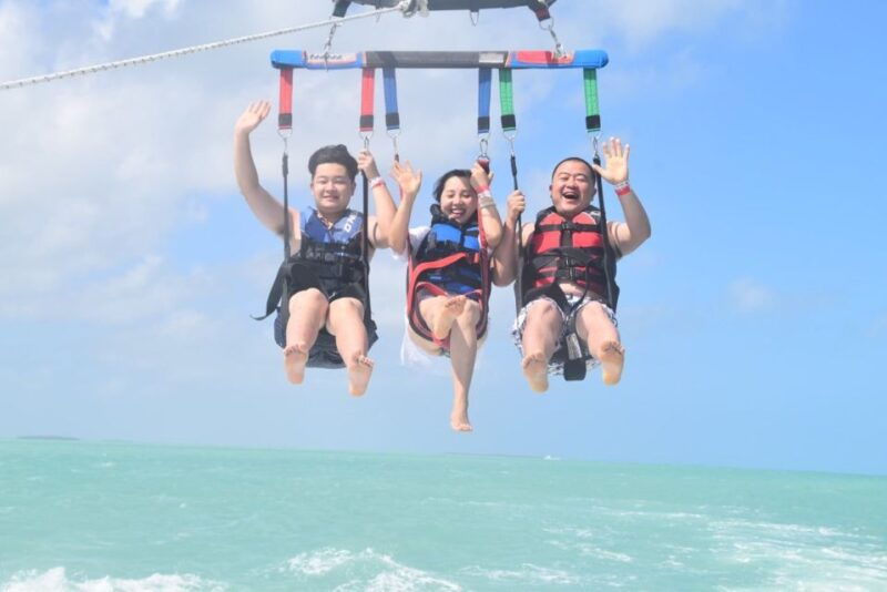 key-west-parasailing-at-smathers-beach