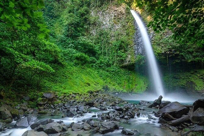 la-fortuna-full-day-waterfall-arenal-volcano-and-hanging-bridges