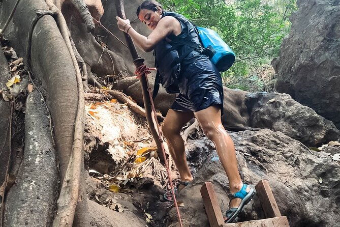 la-leona-waterfalls-hike-tour