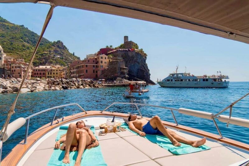 la-spezia-cinque-terre-boat-tour-with-snacks-and-drinks