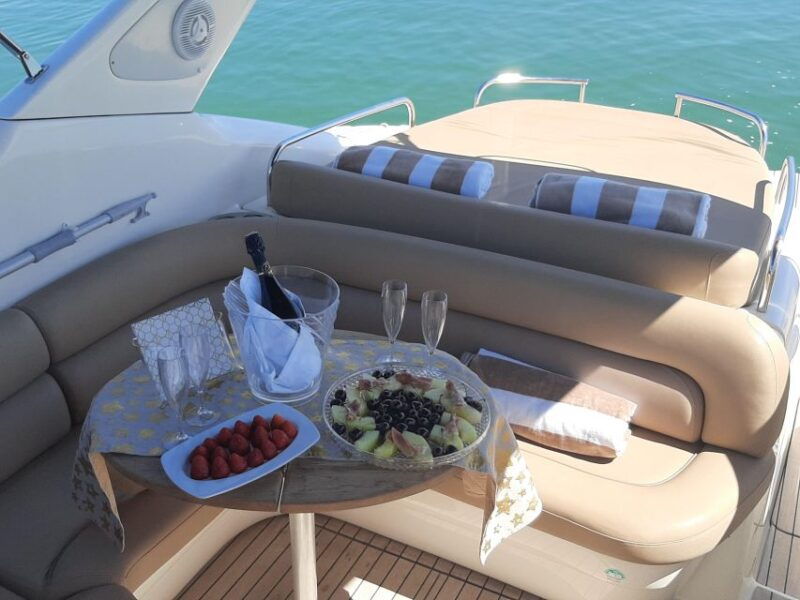 lagos-2-hour-private-luxury-cruise-to-ponta-da-piedade
