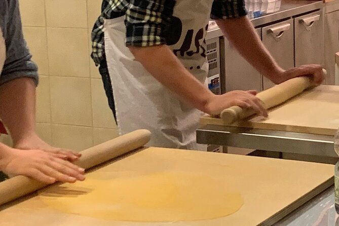 learn-to-make-fresh-pasta-in-a-traditional-pasta-shop-in-bologna
