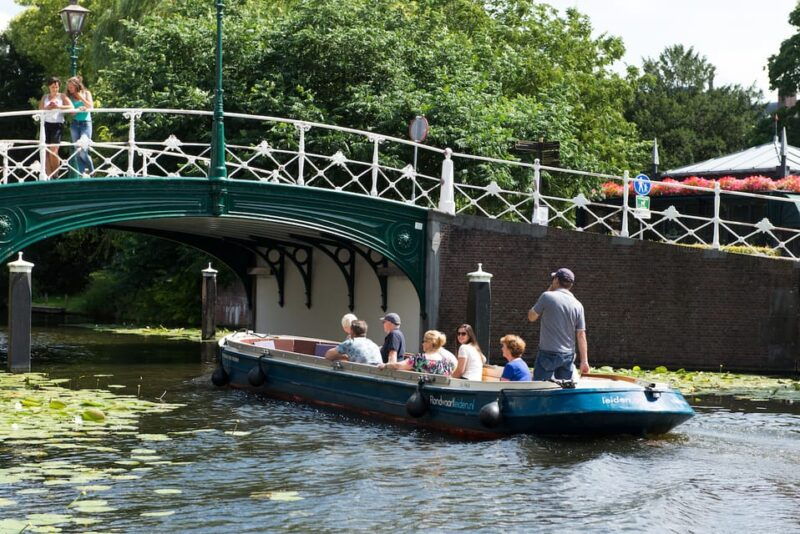 leiden-guided-city-canal-cruise