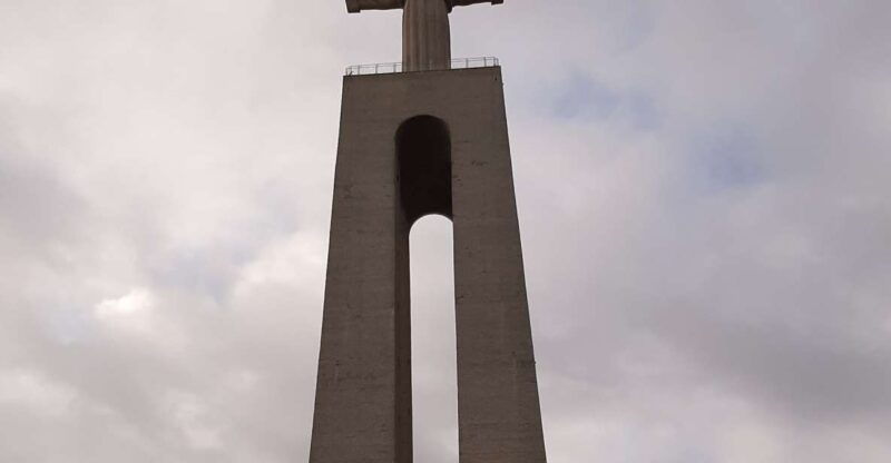 lisbon-private-tuk-tuk-tour-christ-the-king-abril-bridge