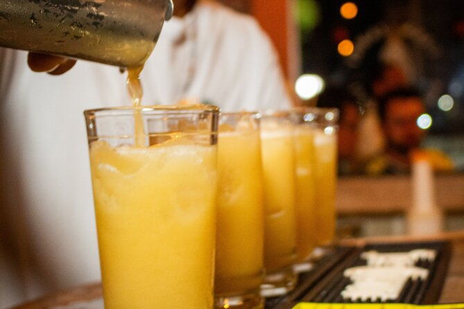 live-the-nightlife-in-cartagena-partying