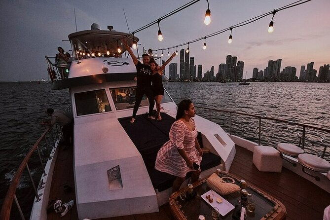 luxury-yacht-sunset-cruise-in-cartagena-bay-colombia