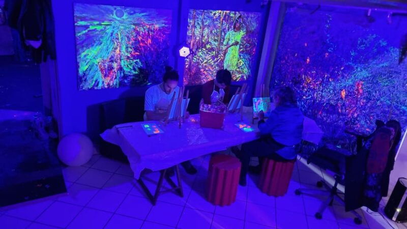 lyon-tarot-reading-and-neon-painting-workshop