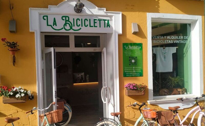 malaga-bike-rental-for-city-discovery-route-beaches