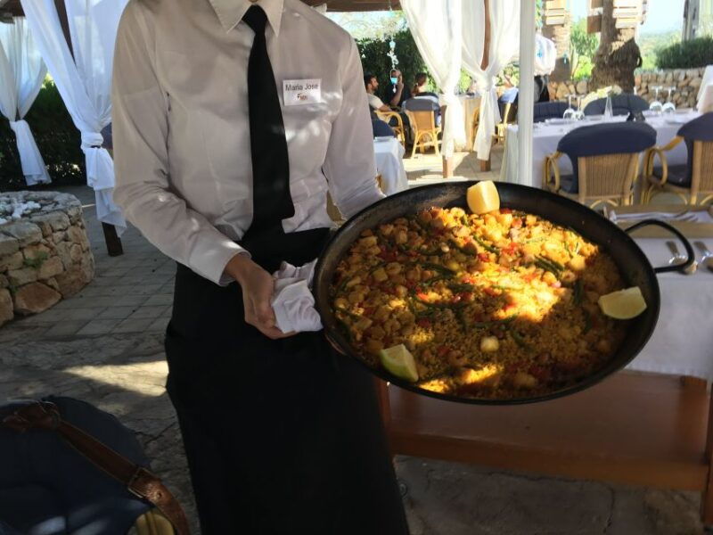 mallorca-dinner-experience-with-the-famous-paella-man