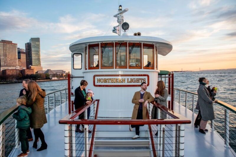 manhattan-statue-and-skyline-cruise-aboard-a-luxury-yacht