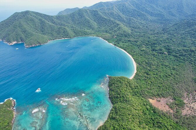 maritime-adventure-by-boat-to-tayrona-santa-marta