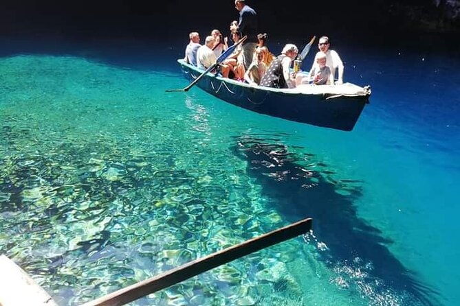 melissani-lake-drogarati-cave-myrtos-photo-stop-privet-tour