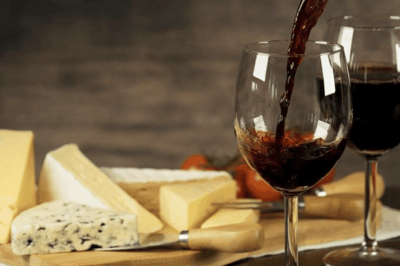 milan-italian-red-wine-tasting-with-local-host-in-terrace