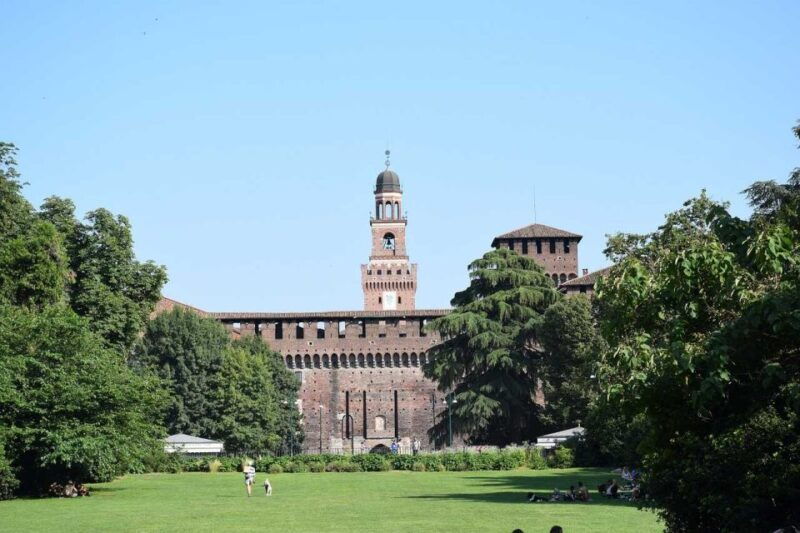 milan-sforza-castle-and-parco-sempione-private-walking-tour