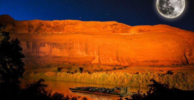 moab-colorado-river-dinner-cruise-with-music-and-light-show