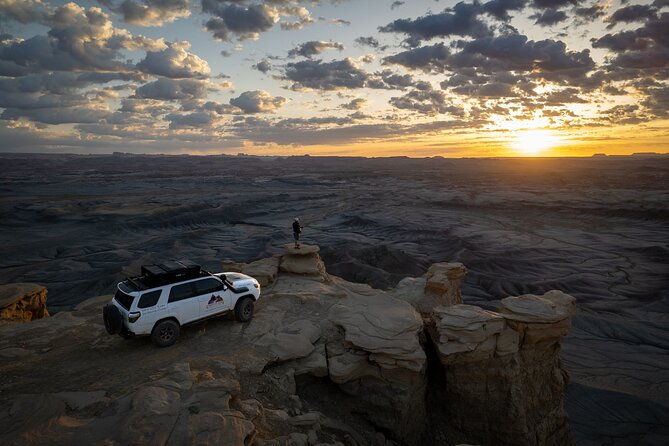 moonscape-overlook-and-factory-butte-offroad-tour