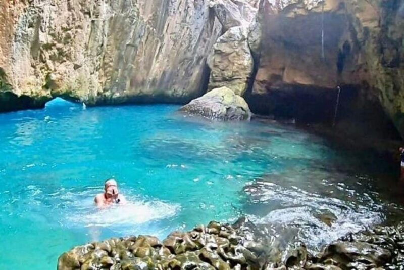 moraig-kayak-excursion-to-moraig-cave-peces-testos
