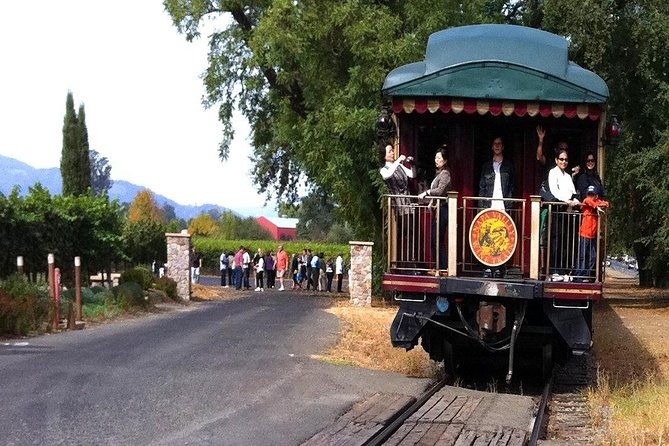 napa-valley-wine-train-tour-glamorous-dining-experience
