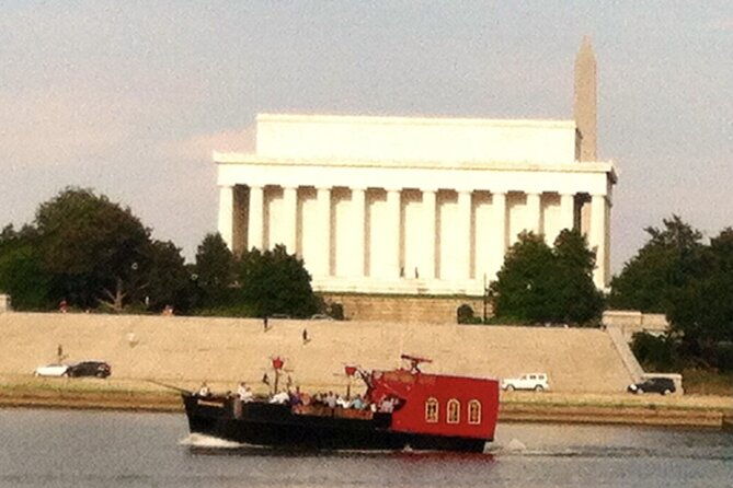 narrated-sightseeing-boat-cruise-along-potomac-river-in-dc