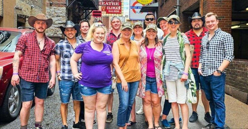 nashville-drinkers-thinkers-pub-crawl-2