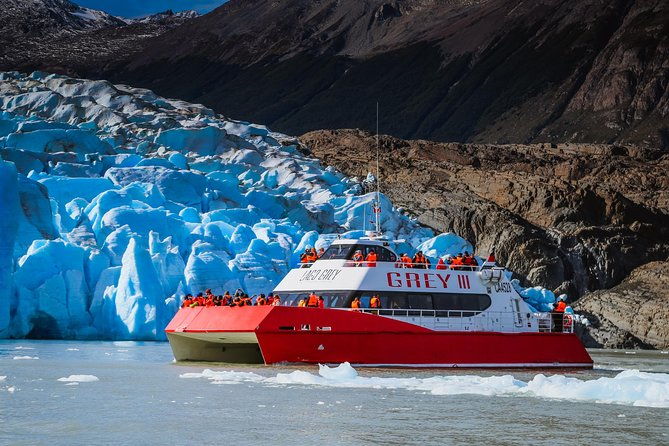 navigation-to-grey-glacier-from-puerto-natales
