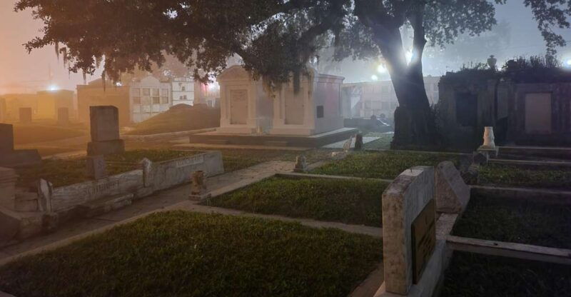new-orleans-cemetery-bus-tour-at-dark-with-exclusive-access