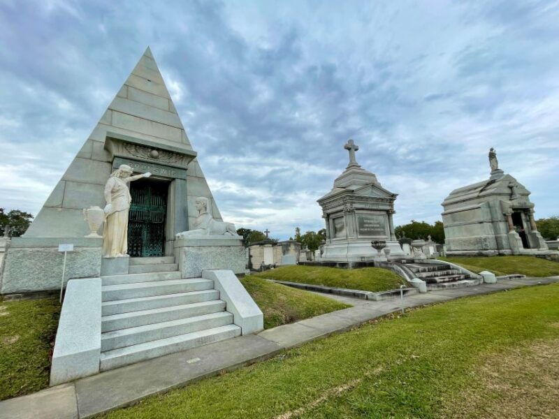 new-orleans-millionaires-tombs-of-metairie-cemetery-tour