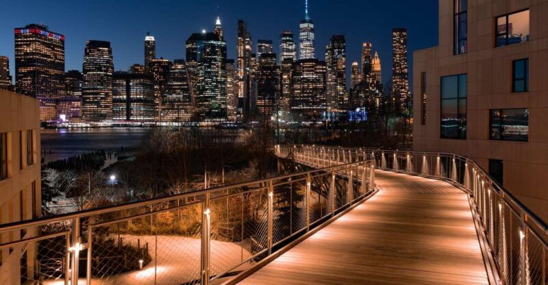 new-york-city-night-skyline-bus-tour-with-pizza-slice