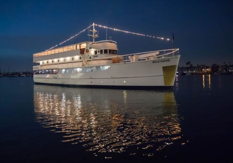 newport-beach-christmas-eve-buffet-brunch-or-dinner-cruise