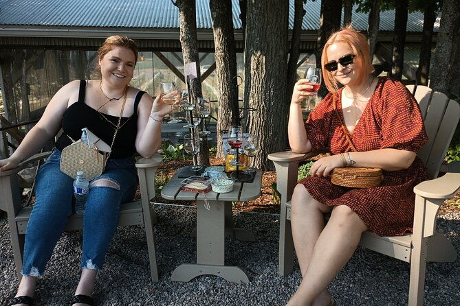 non-bus-traverse-city-singles-mingle-sunset-wine-distillery-tour