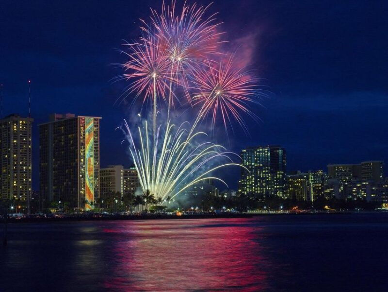 oahu-waikiki-fireworks-boat-cruise-from-oahu