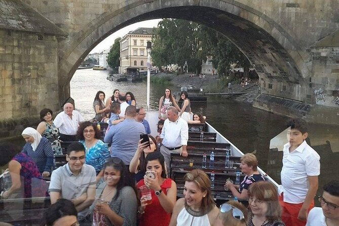 one-hour-boat-tour-on-vltava-river