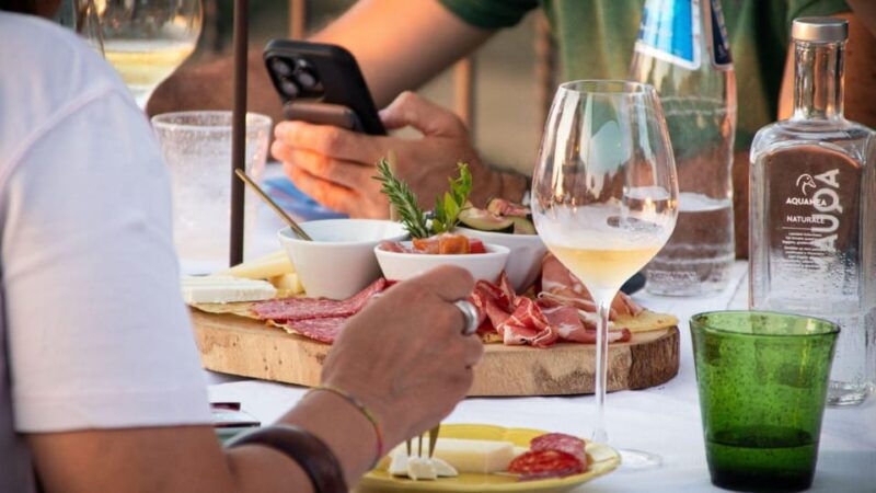palau-wine-tasting-in-a-gallura-winery