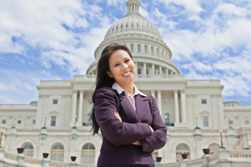 peaceful-family-walking-tour-in-washington