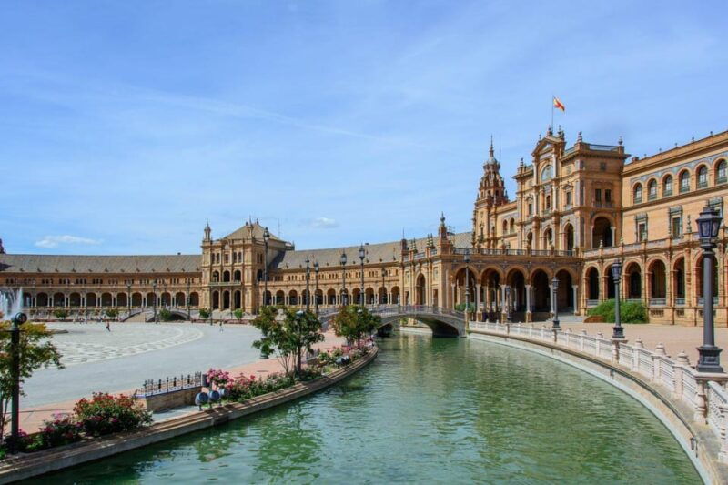 pearls-of-seville-walking-tour-for-couples
