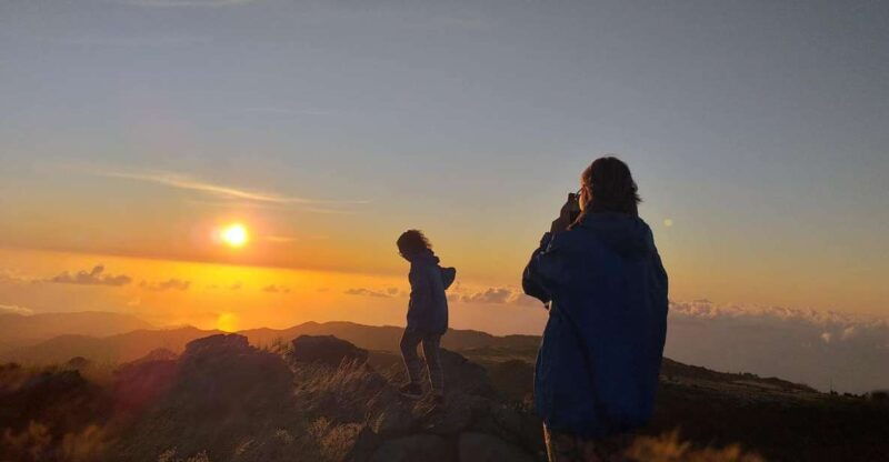 pico-do-arieiro-private-4x4-sunrise-trip-with-hot-drinks