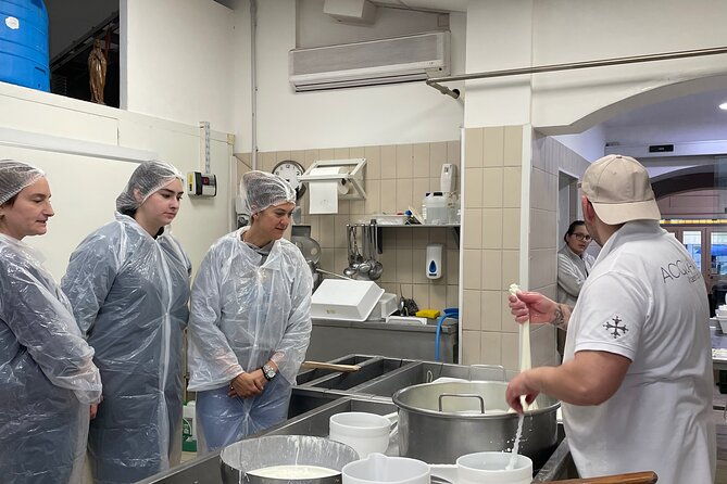 pisa-small-group-cheese-making-tasting-experience-max-6people