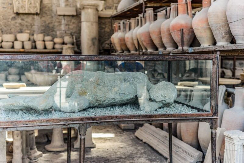 pompeii-small-group-tour-with-an-archaeologist-2