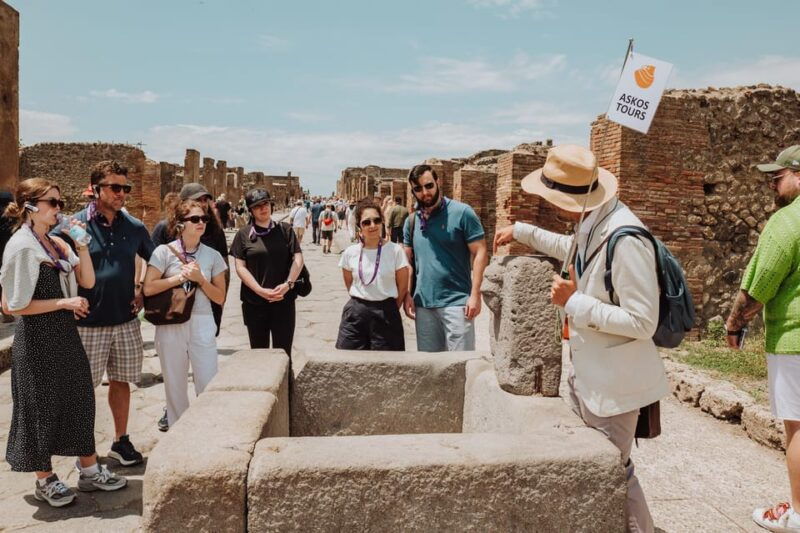 pompeii-small-group-tour-with-an-archaeologist-for-15-people