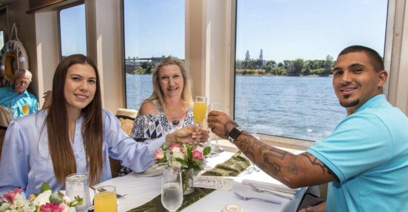 portland-champagne-brunch-cruise-on-willamette-river