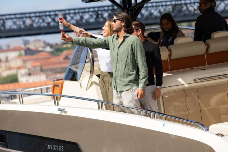 porto-2h-private-luxury-yacht-in-the-douro