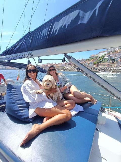 porto-exclusive-party-aboard-a-charming-sailboat-with-drink